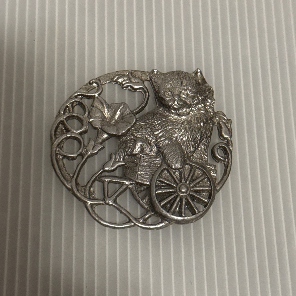 Metzke Cat Women Medallion Silver tone Vintage 1989 Pewter Kitten Basket Large